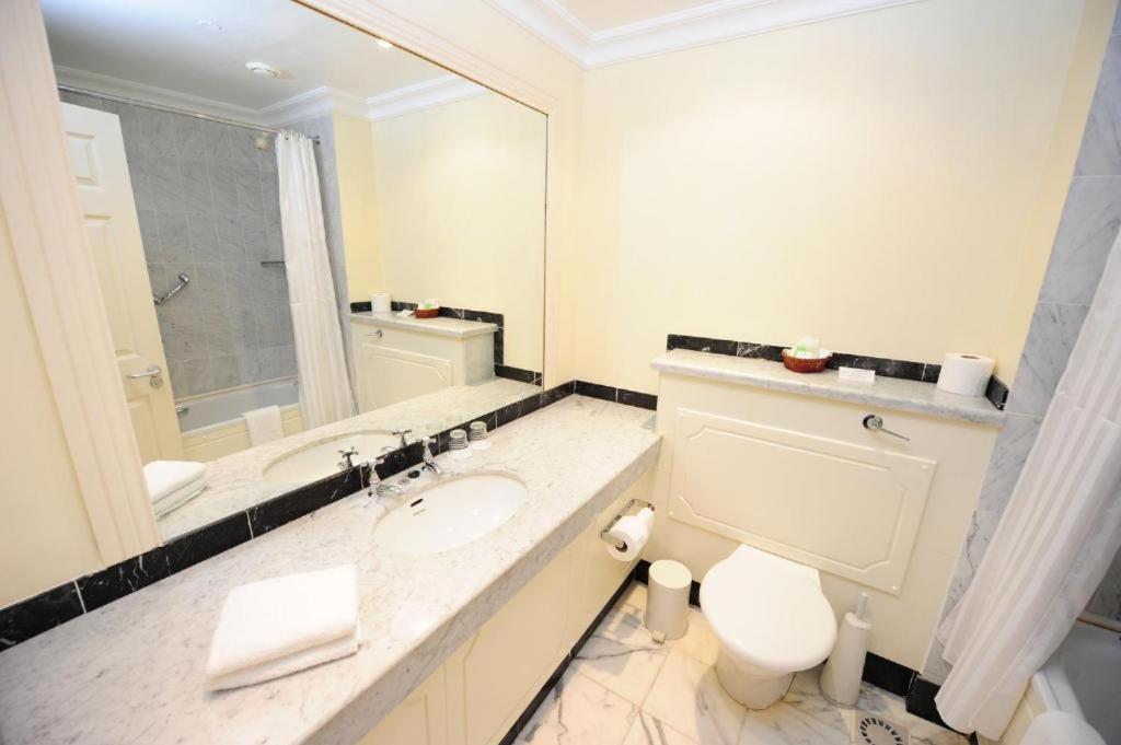ווטרוויל Butler Arms Hotel מראה חיצוני תמונה