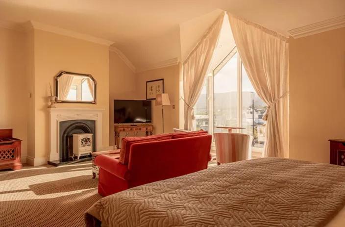 ווטרוויל Butler Arms Hotel מראה חיצוני תמונה