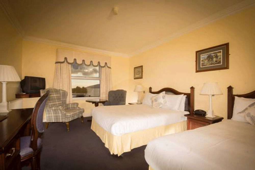ווטרוויל Butler Arms Hotel מראה חיצוני תמונה
